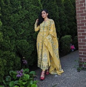 Meet your Posher, Ayesha